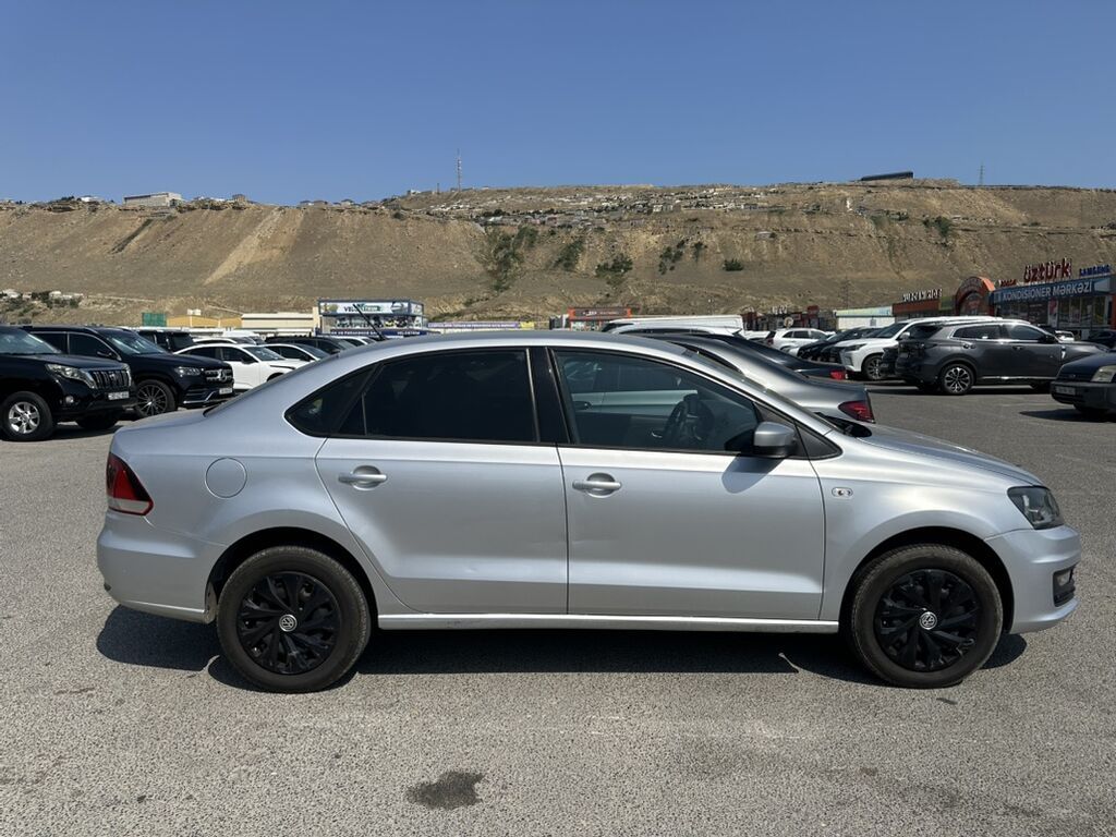 Volkswagen Polo: 1.6 l 2018 il Sedan — Avto, Mehdiabad (3)