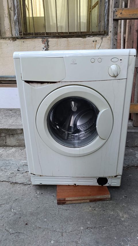 Indesit paltaryuyan maşın, ön yükləməli model. Model: Indesit WI 60 X — Bakı