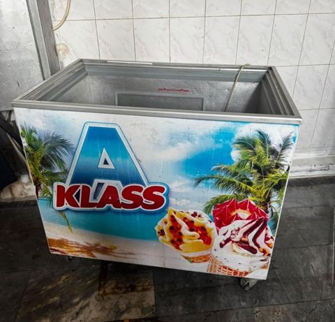 RR Dondurma soyuducusu 349 azn 300 ltrlik şusesi icersindedi Tam — Bakı