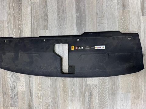 Hyundai Tucson 2025 ön radiator barmaqlığının üst plasması — Bakı