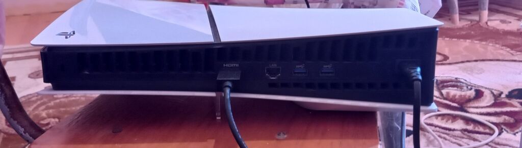 PlayStation 5 oyun konsolu. Şəkillərdə ağ rəngli PS5 konsolu və 2 ədəd — Elektronika, Bakı (3)