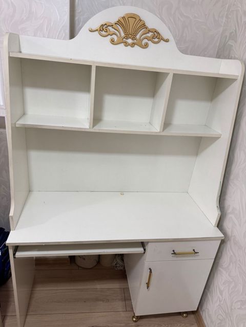 Dilek Yazi masa 55 azn. 1 il işledilib. Uzunlugu 120 sm Enı 50sm — Mehdiabad