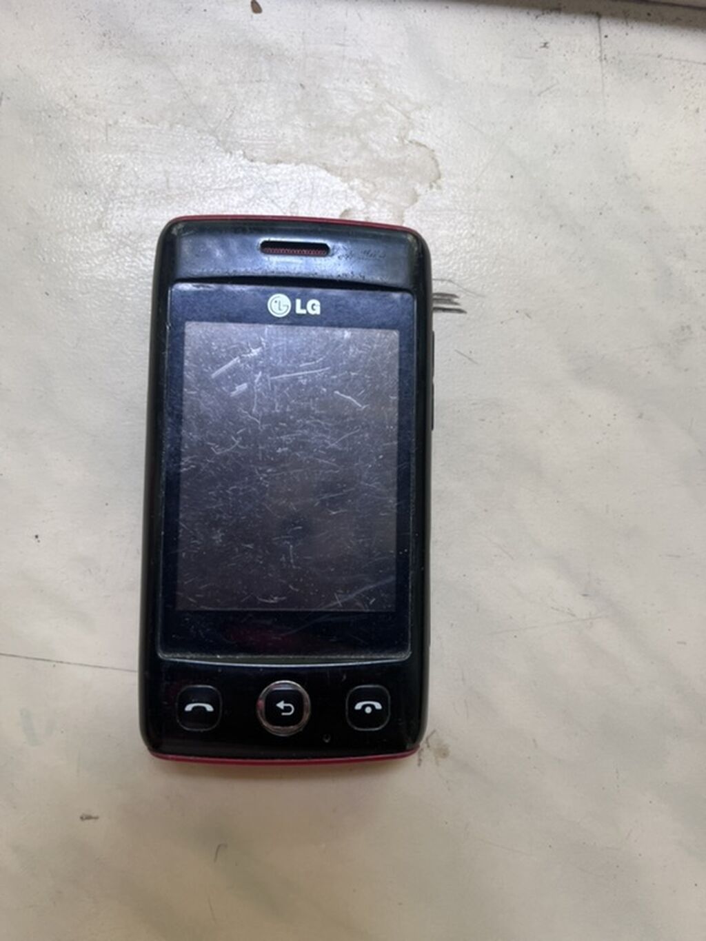 Bir paket köhnə mobil telefonlar - Sensorlu smartfon: qara rəng, ön — Elektronika, Xırdalan (3)