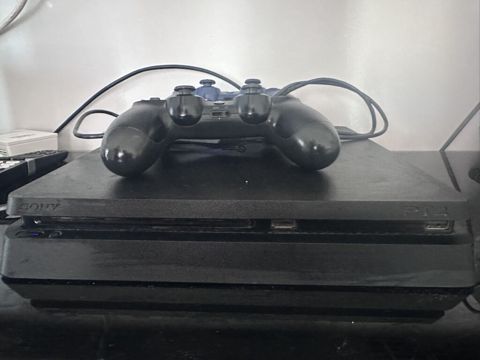 Sony PlayStation 4 Slim oyun konsolu - Model: PS4 Slim - Rəng: Qara — Bakı