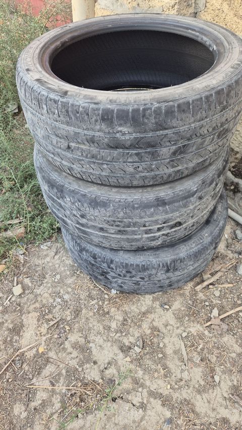 225/45 ZR17 94W ölçülü. 3 eded tekerdi 1 i desildi deye deyisdim — Qobu