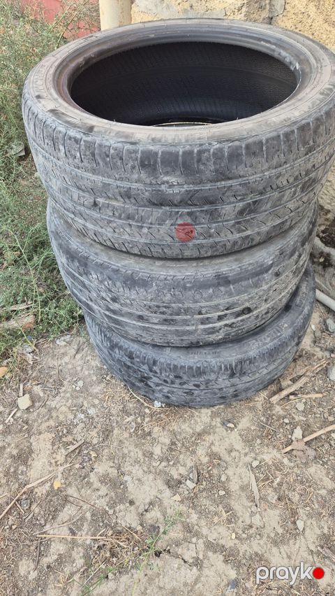 225/45 ZR17 94W ölçülü. 3 eded tekerdi 1 i desildi deye deyisdim