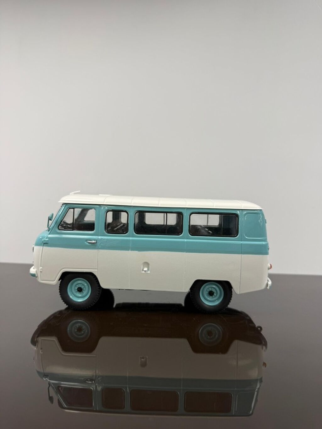 UAZ 452V olduğu üçün bu qiymətə qoyulub - Miqyas: 1:18 - Korpus — Mallar, Bakı (3)
