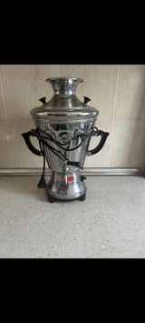 Elektrikli samovar satılır. Metal korpuslu, klassik dizayna malik — Kitchen appliances