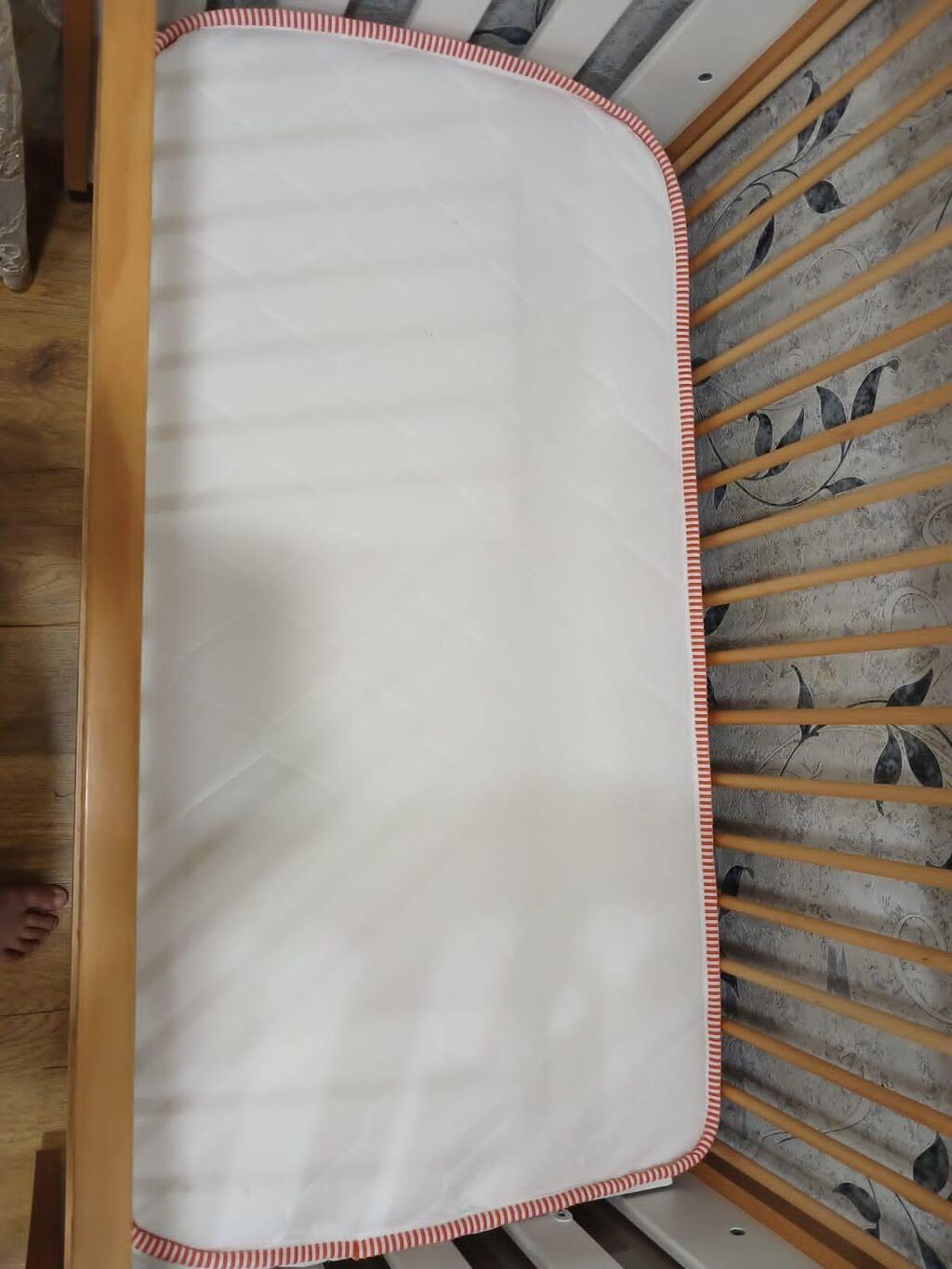 Dilek Meltem Beşik satilir 150 azn yellenir. Təkərlidir. Matrası var — Mebel, Mehdiabad (3)