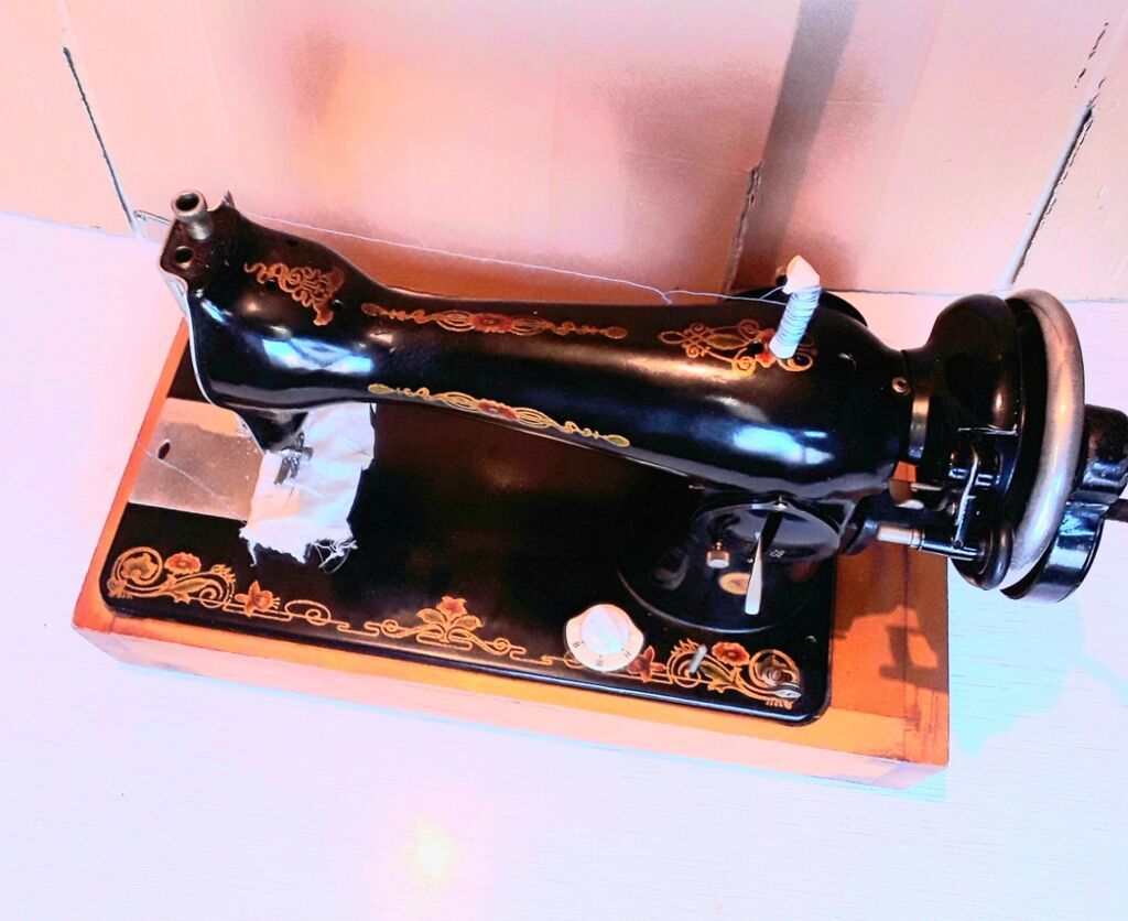 Klassik tikiş maşını satılır.Yaxşı vəziyatdədir.Model Podolsk-2M. Düz — Elektronika, Bakı (2)