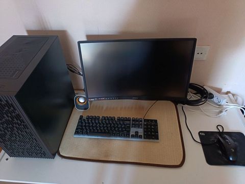 MSI monitor + masaüstü kompüter komplekti Tərkibi: - MSI 24" Full HD — Bakı