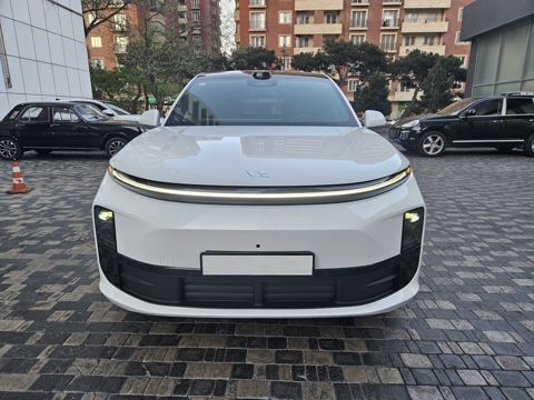 Li Auto L6, 1.5 L, 36.8 kWh, 2025 il, 4 000 km — Bakı