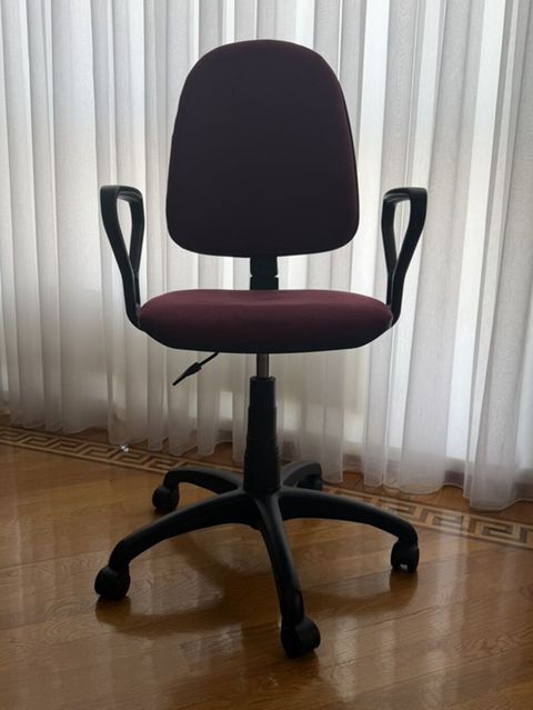 Ofis kreslosu – tənzimlənən, rahat və praktiki - Rəng: tünd bordo — Bakı