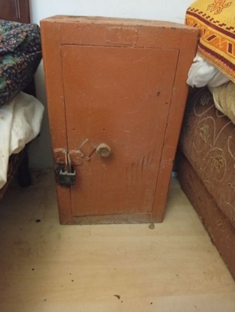 Köhnə tip metal seyf/dolap - Material: qalın metal konstruksiya — Bakı