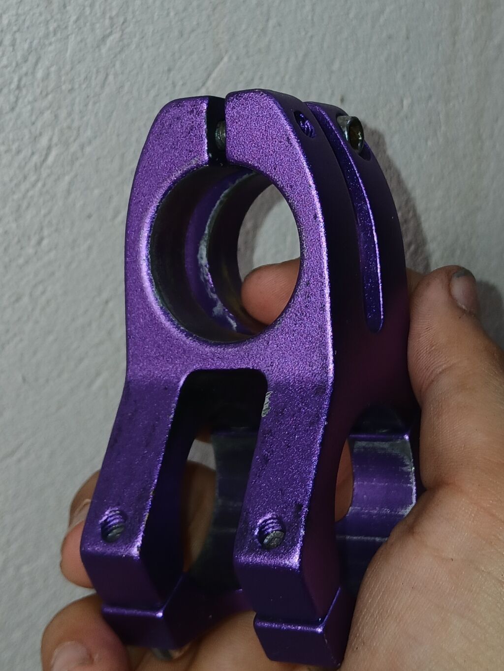 Velosiped üçün sükan boğazı (stem), bənövşəyi rəngdə. Alüminium — Mallar, Bakı (4)