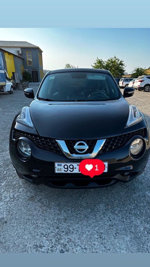 Nissan Juke, qara rəng, kompakt krossover. Xüsusiyyətlər: - Kuzov: 5 — Qax