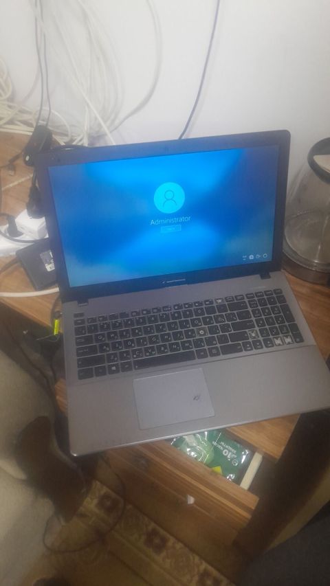 ASUS noutbuk - Marka/model: ASUS (seriya qapaqda klassik dairəvi — Bakı