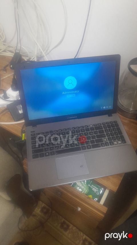 ASUS noutbuk - Marka/model: ASUS (seriya qapaqda klassik dairəvi — Bakı