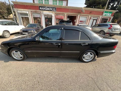 Mercedes-Benz E-Class: 2.3 l Sedan — Masazır