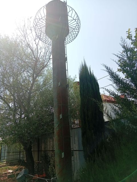Metaldan hazırlanmış sənaye su çəni və dayaq dirəyi - Material: qalın — Masallı