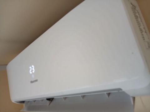 Hisense split kondisioner – daxili blok Model: AS-09HR4SYDTDG (Room — Xırdalan