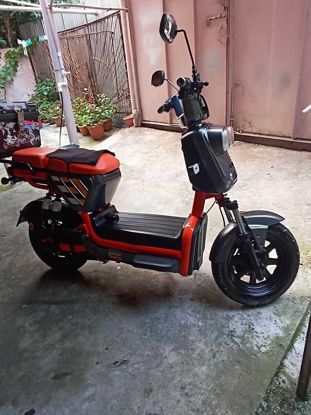 Elektrikli moped satılır. Şəkillərdə görünən model parlaq — Avto, Şəki (4)