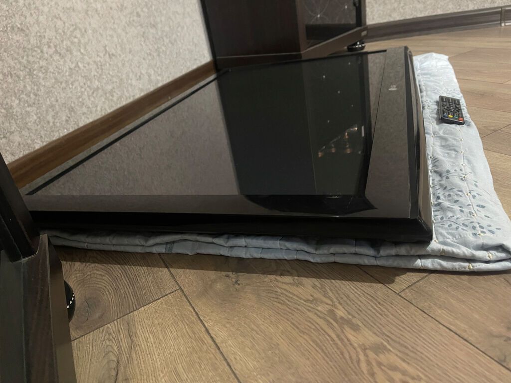 İşlənmiş Televizor LG LCD 98" HD (1366x768), Ünvandan götürmə — Televizorlar, Bakı (2)