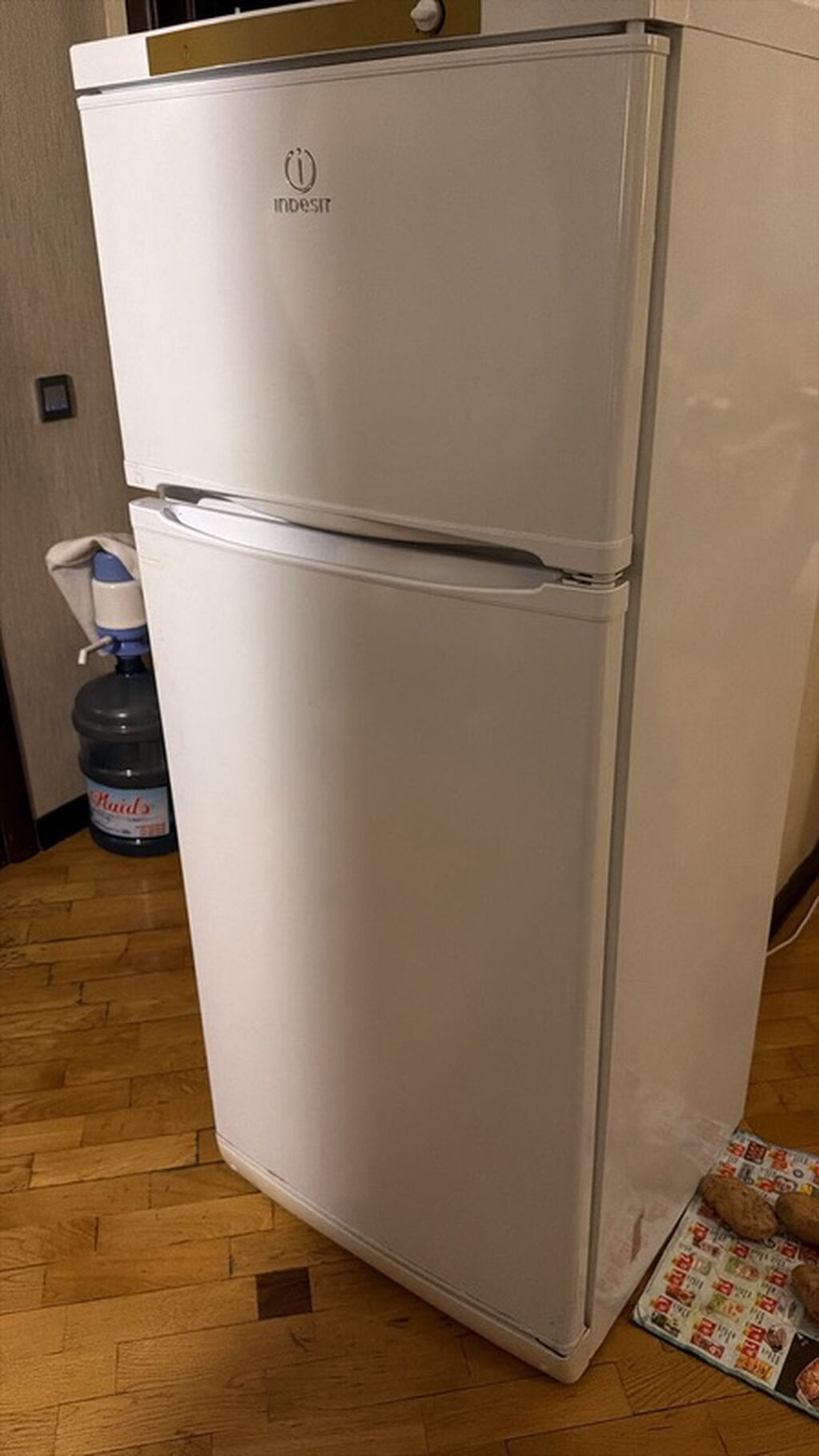 Indesit iki qapılı soyuducu - Üst qapıda ayrıca dondurucu bölmə — Soyuducular, Xırdalan (3)