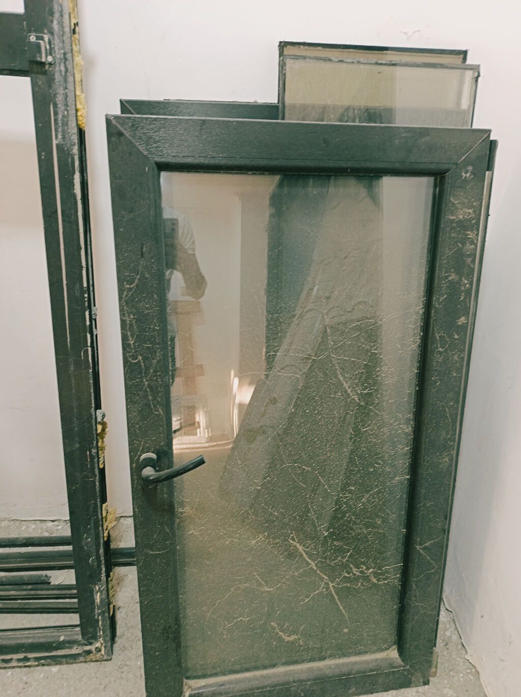 Alüminium pəncərə və qapı dəsti - Material: tünd rəngli alüminium — Mallar, Bakı (3)