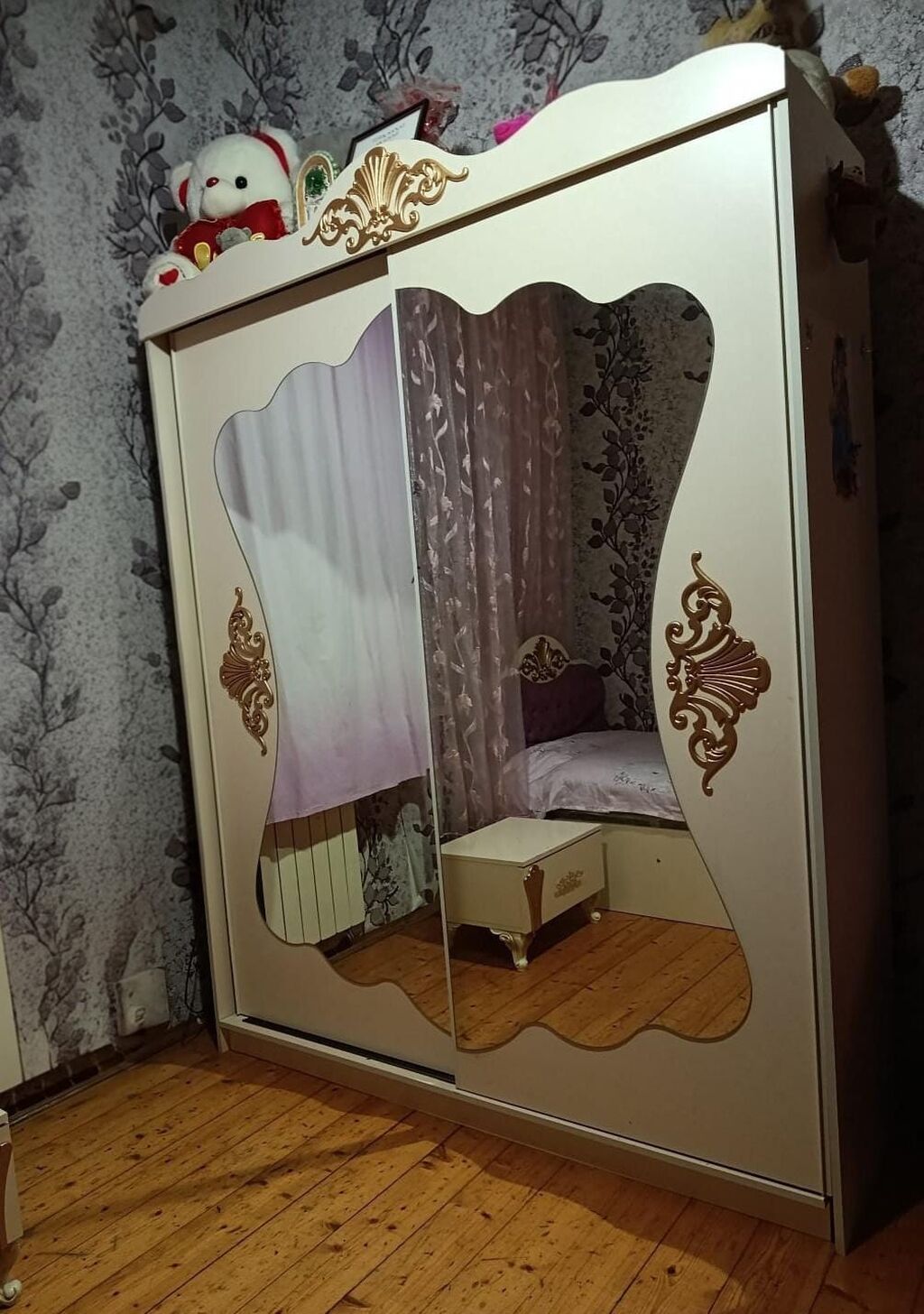 Klassik üslubda uşaq/yeniyetmə otağı dəsti Tərkib: - Geniş kupe dolab — Mebel, Bakı