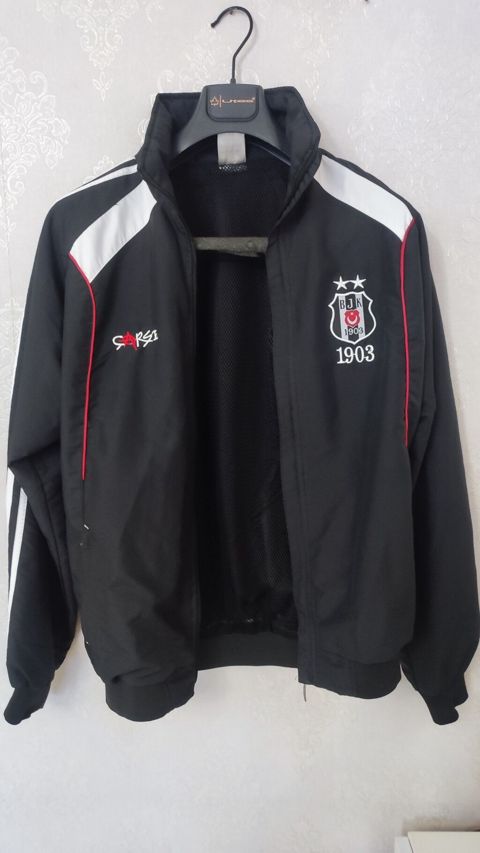 Beşiktaş (BJK) temalı kişi idman dəsti - İki hissədən ibarət: üst — Bakı
