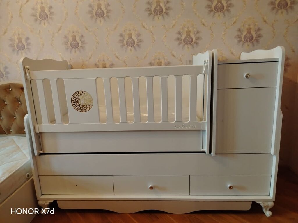 Oğlan və qız üçün, İşlənmiş, Dördbucaq, Beşik, Matras ilə, Yellənmə mexanizmsiz — Mebel, Bakı