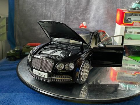 Коллекционная модель Bentley Flying Spur W12 Diamond Black 2012 — Bakı