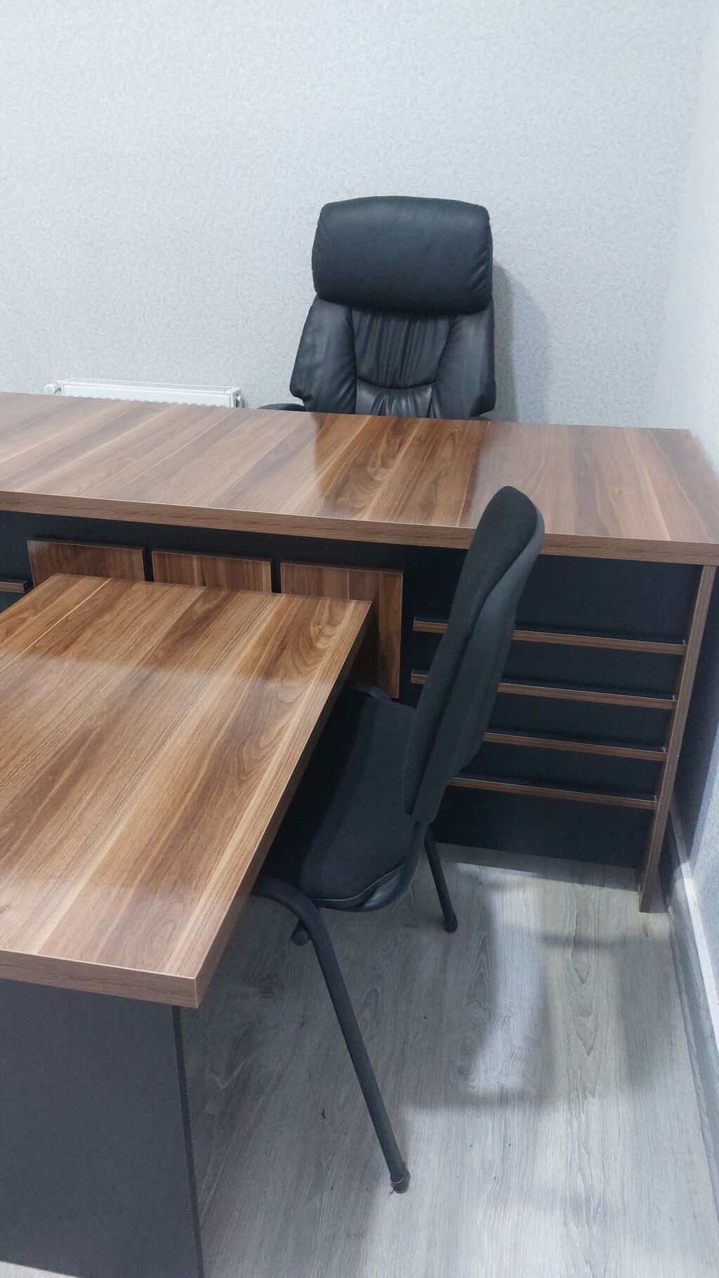Ofis mebel dəsti Tərkib: - L formalı rəhbər masa: isti qoz rəngli — Ofis mebeli, Bakı (6)