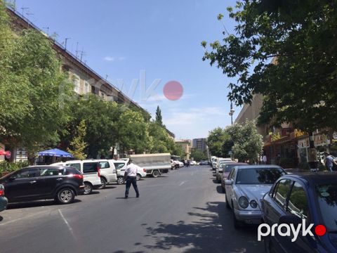 4-otaqlı mənzil, Elmlər Akademiyası m., 180 m²