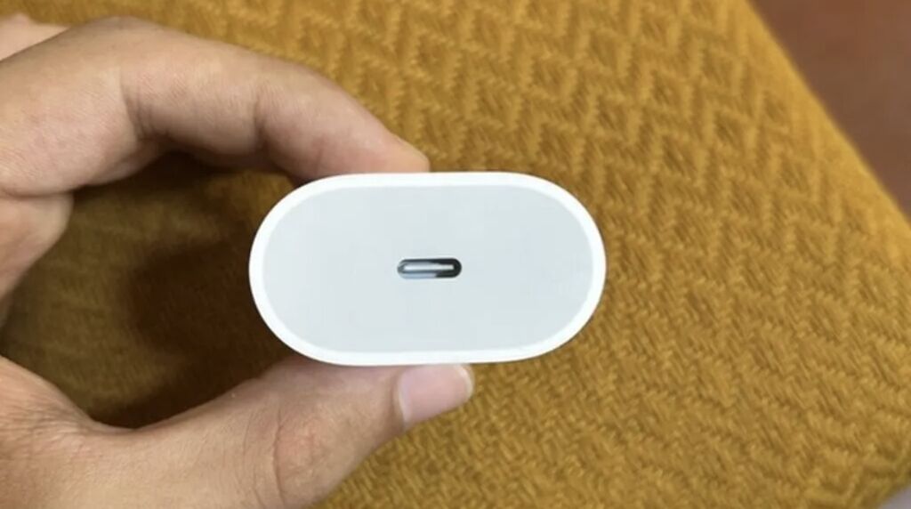 Apple 20W USB‑C enerji adapteri. Kompakt və yüngül dizayna malik şarj — Şarj cihazları, Bakı (2)