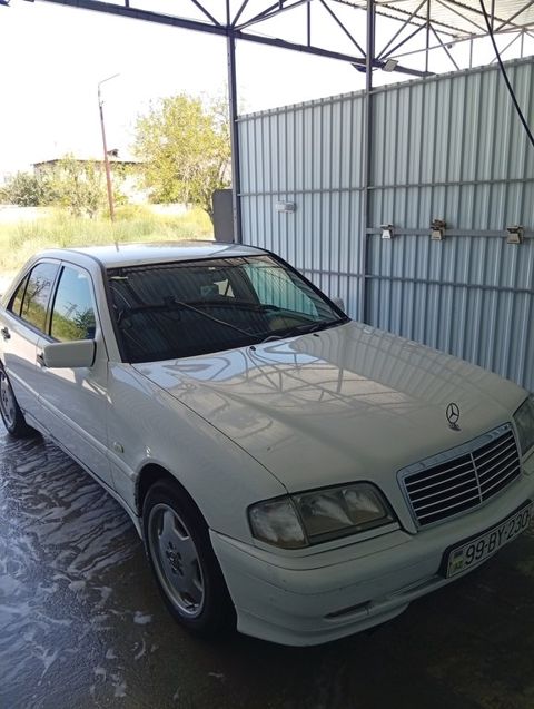Mercedes C 230, 2.3 L, 1999 il, 372 000 km — Salyan