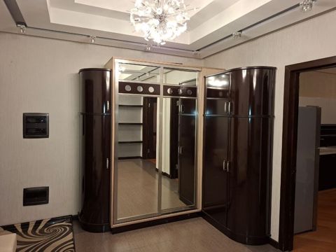 Geniş güzgülü qapılı kupe şkaf sistemi - Material: Yüksək parlaq tünd — Bakı