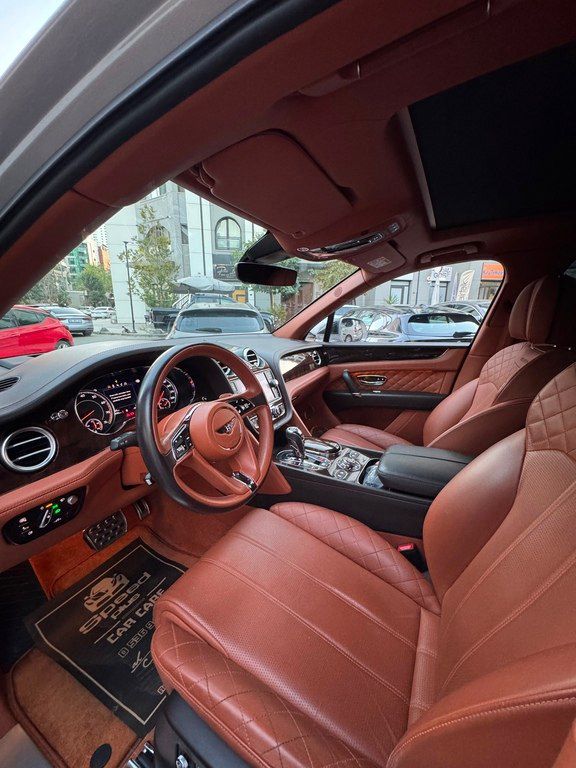 Bentley Bentayga, 6.0 L, 2016 il, 80 000 km — Avtomobillər, Bakı (9)