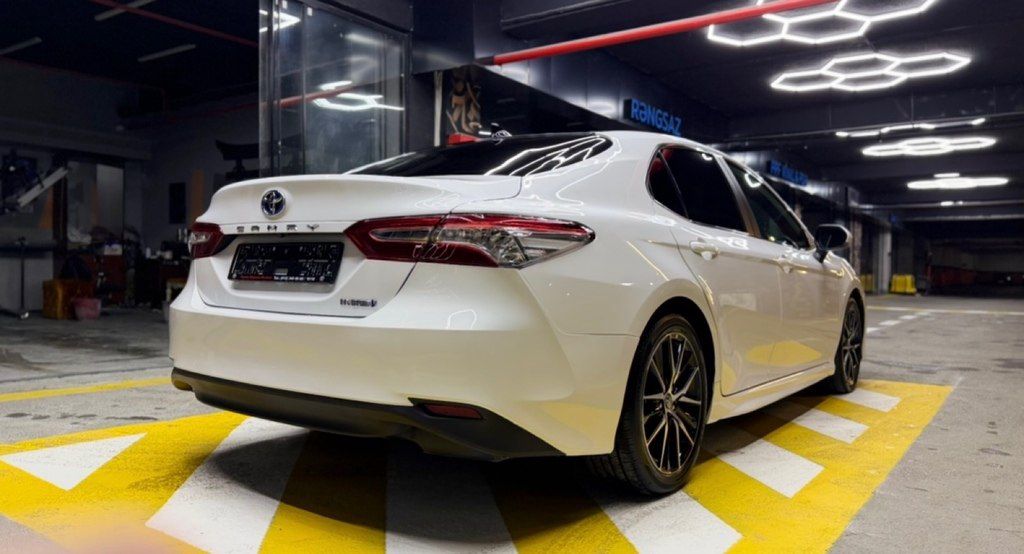 Toyota Camry, 2.5 L, 1.6 kWh, 2023 il, 30 000 km — Avtomobillər, Bakı (6)