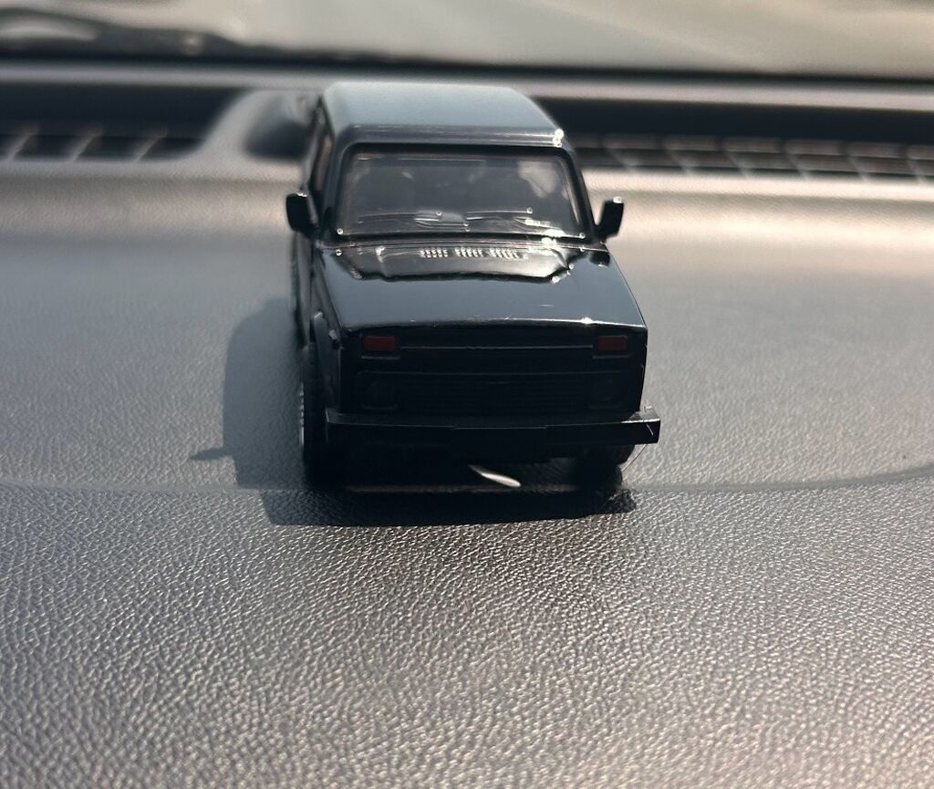 Qara rəngli miniatura off-road avtomobil modeli - Korpus: metal və — Mallar, Bakı (5)