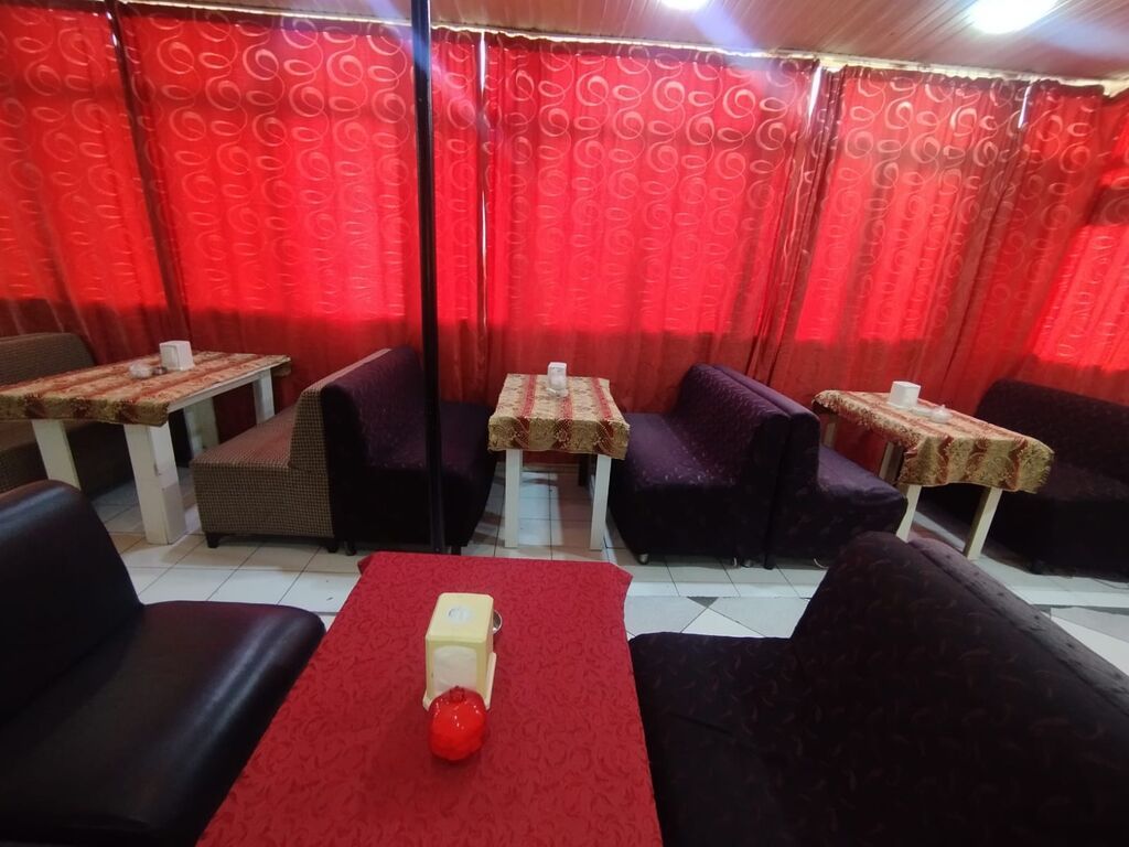 Kafe restoran ücün 10 dəst divan . Ölcu 1. 20 sm 2 divan 1 masa — Mallar, Bakı (2)