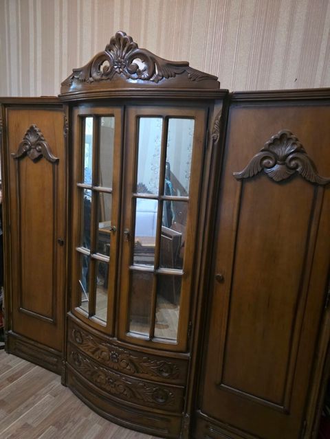 Klassik üslubda iri vitrinli şkaf - Material: təbii ağac (masiv), əl — Bakı