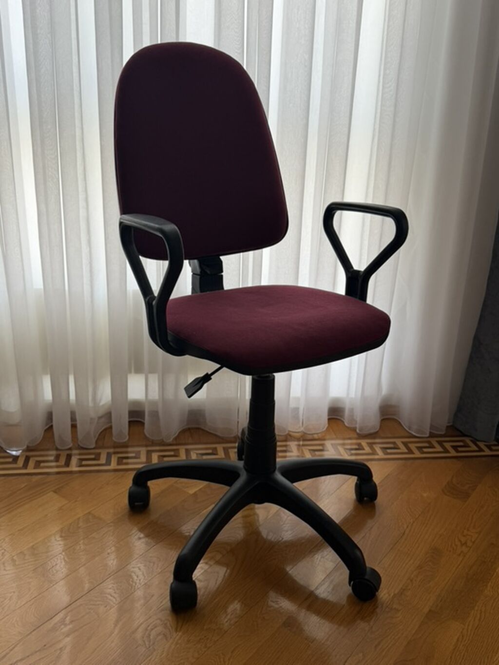 Ofis kreslosu – tənzimlənən, rahat və praktiki - Rəng: tünd bordo — Ofis mebeli, Bakı (2)