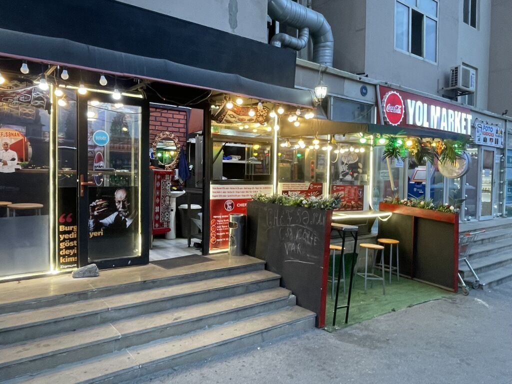 Burger və dönər konseptli küçə yeməyi köşkü Məhsul/xidmət: - Al-şüşə — Mallar, Bakı (2)