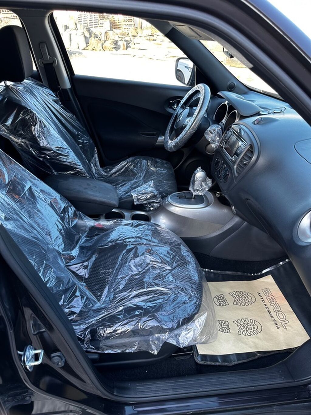 Nissan Juke, qara rəng, kompakt krossover. Xüsusiyyətlər: - Kuzov: 5 — Avto, Qax (5)
