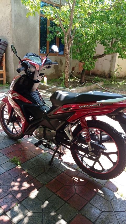 8 gün sürülen mopeddir. 50 k dır. Senedi var. lisensiua icaze ve s — Bakı