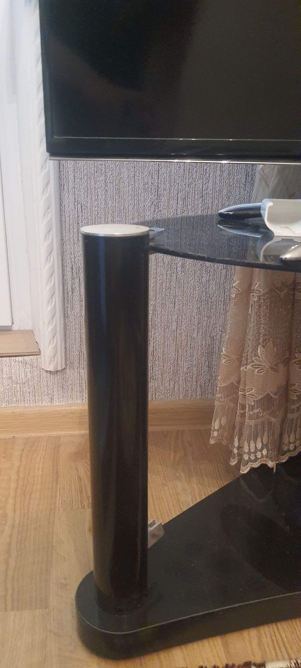 İşlənmiş, Künc Tv altlığı, Polkalı, Şüşəli — Mebel, Bakı (3)