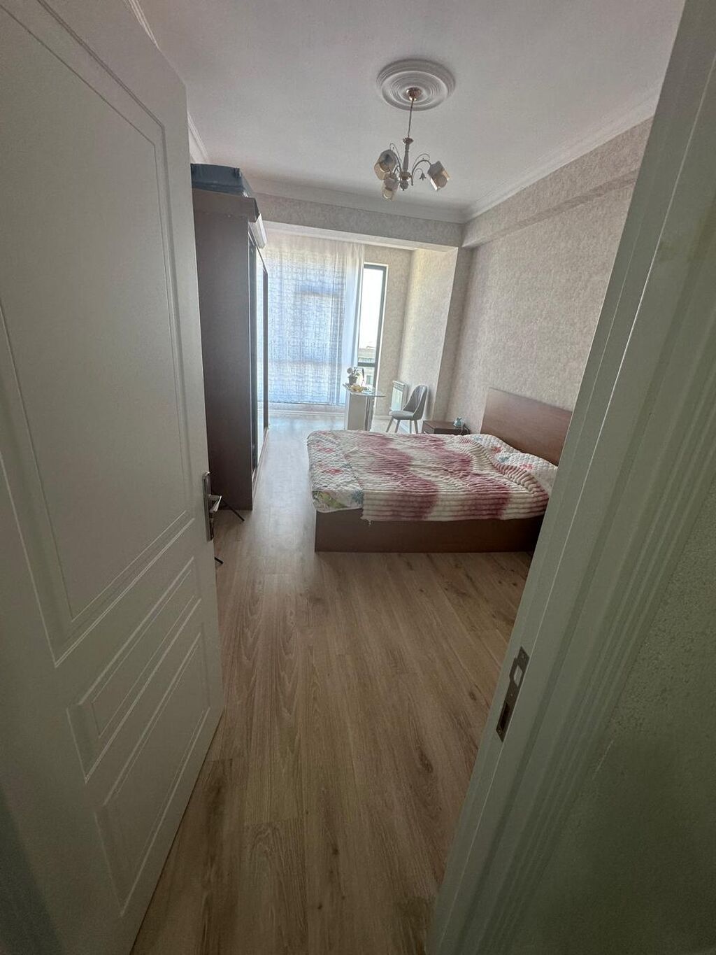 Dəniz mənzərəli, geniş balkonlu 2 otaqlı mənzil. Panoram pəncərələrdən — Daşınmaz əmlak, Saray (7)