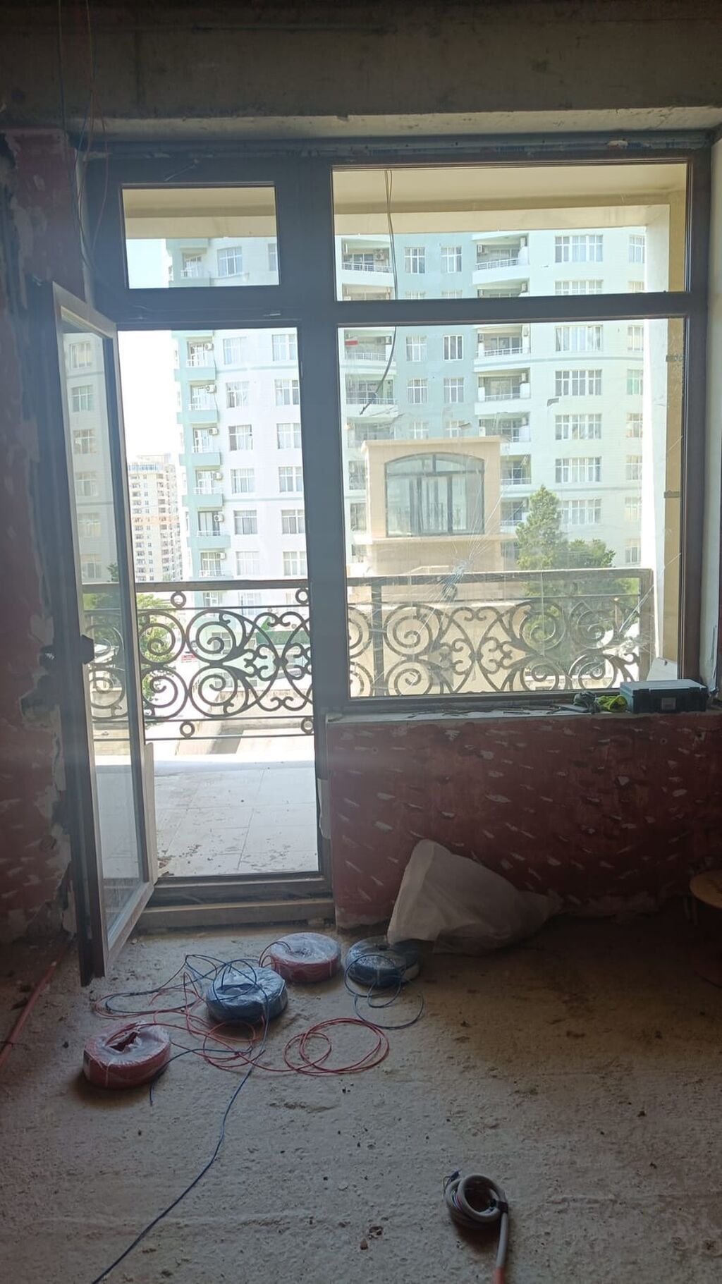 Geniş pəncərələr satılır hamsinin ölçüsü var evden cixmalidi — Daşınmaz əmlak, Digah (2)